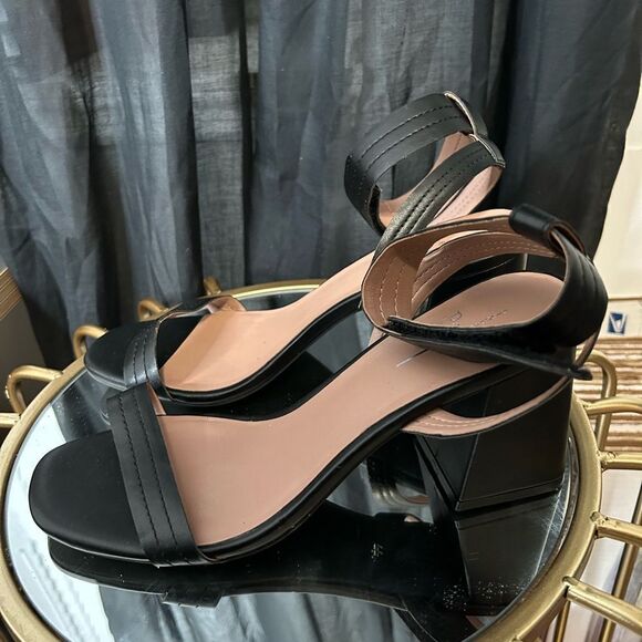 LINEA PAOLO Emmie Heeled Sandal In Black - Picture 3 of 6